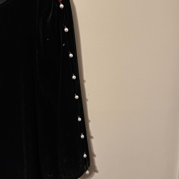 Cable & Gauge Black Velvet top, Size Large, no rubs, or holes - Picture 3 of 5